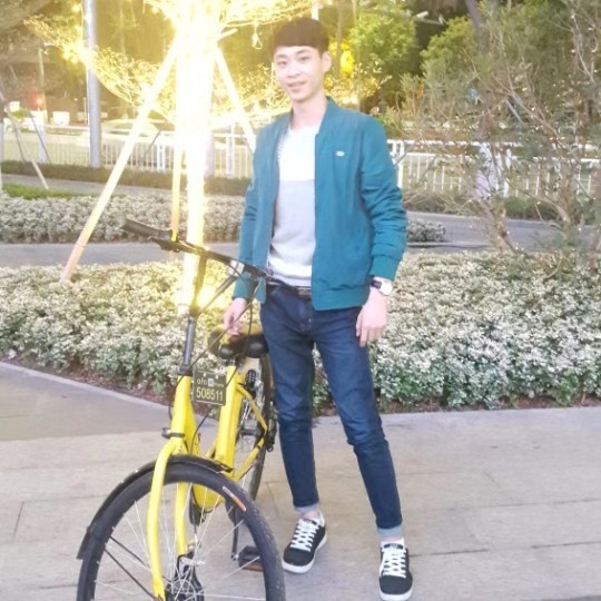 李伟的第一张照片--东丰交友中心